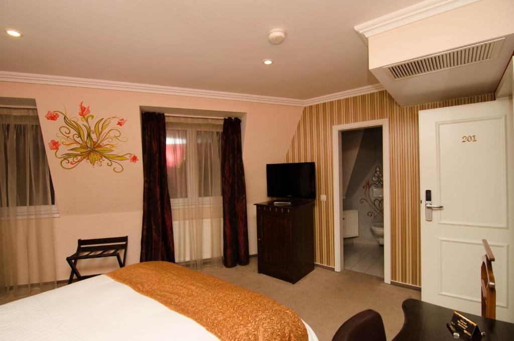 Boutique Monaco Hotel 4*
